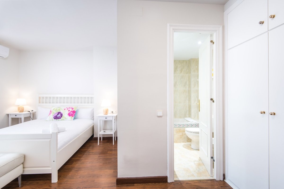 Plaza Catalunya Nice and Comfy 3.2 gallery image 4