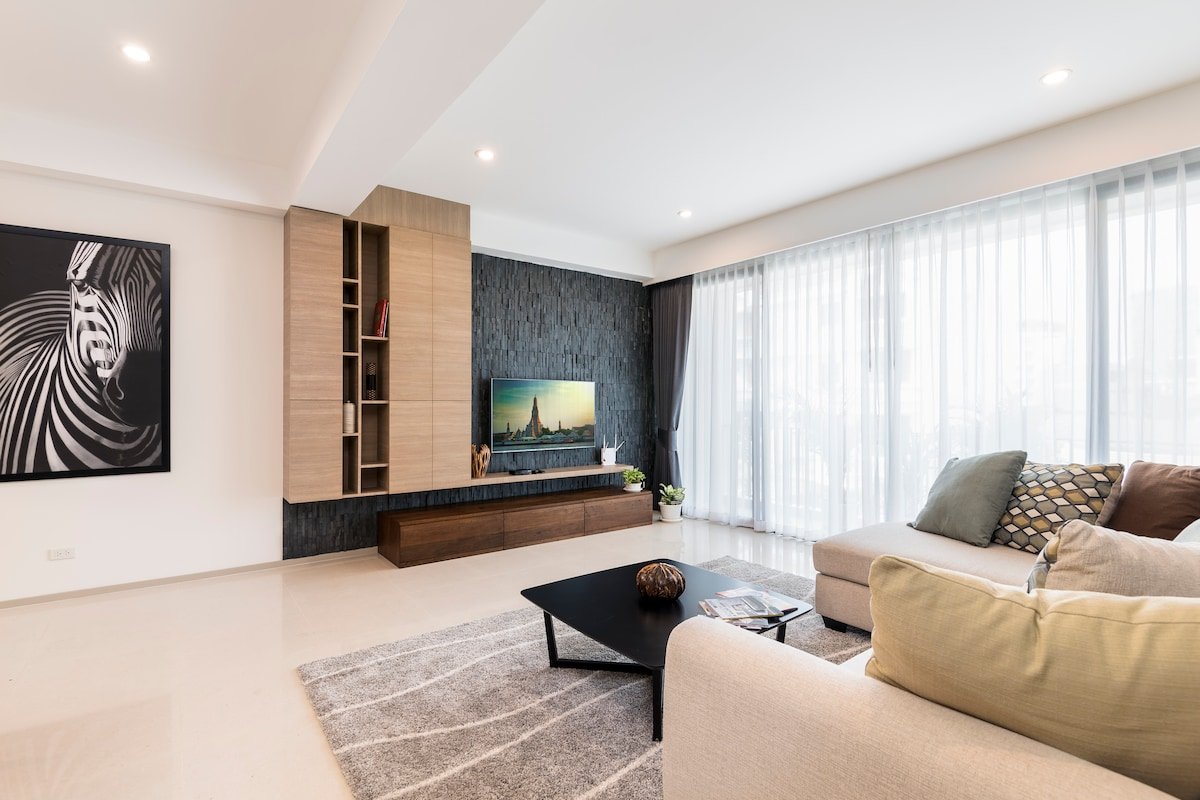 Luxury Stay in Central Bangkok With Roof-top Pool gallery image 2