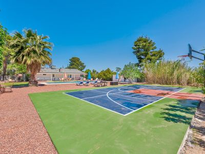 777Rentals – 7BRs/4BA – Sport Court Estate