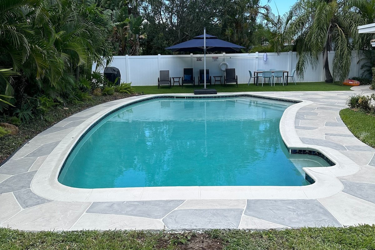 Tropical Paradise in Lighthouse gallery image 3