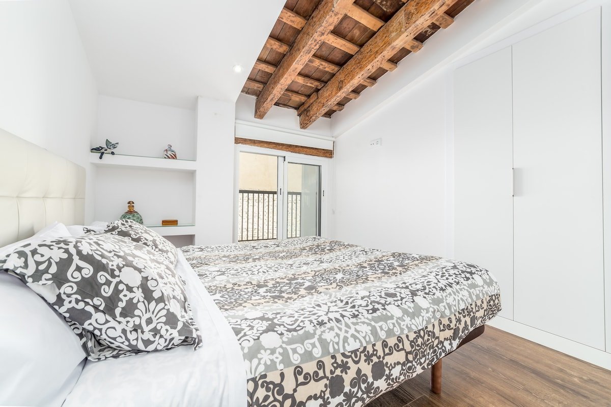 CENTER-2BR, 2BA-ATTIC-TERRACE,VIEW, WI-FI, A/C gallery image 5