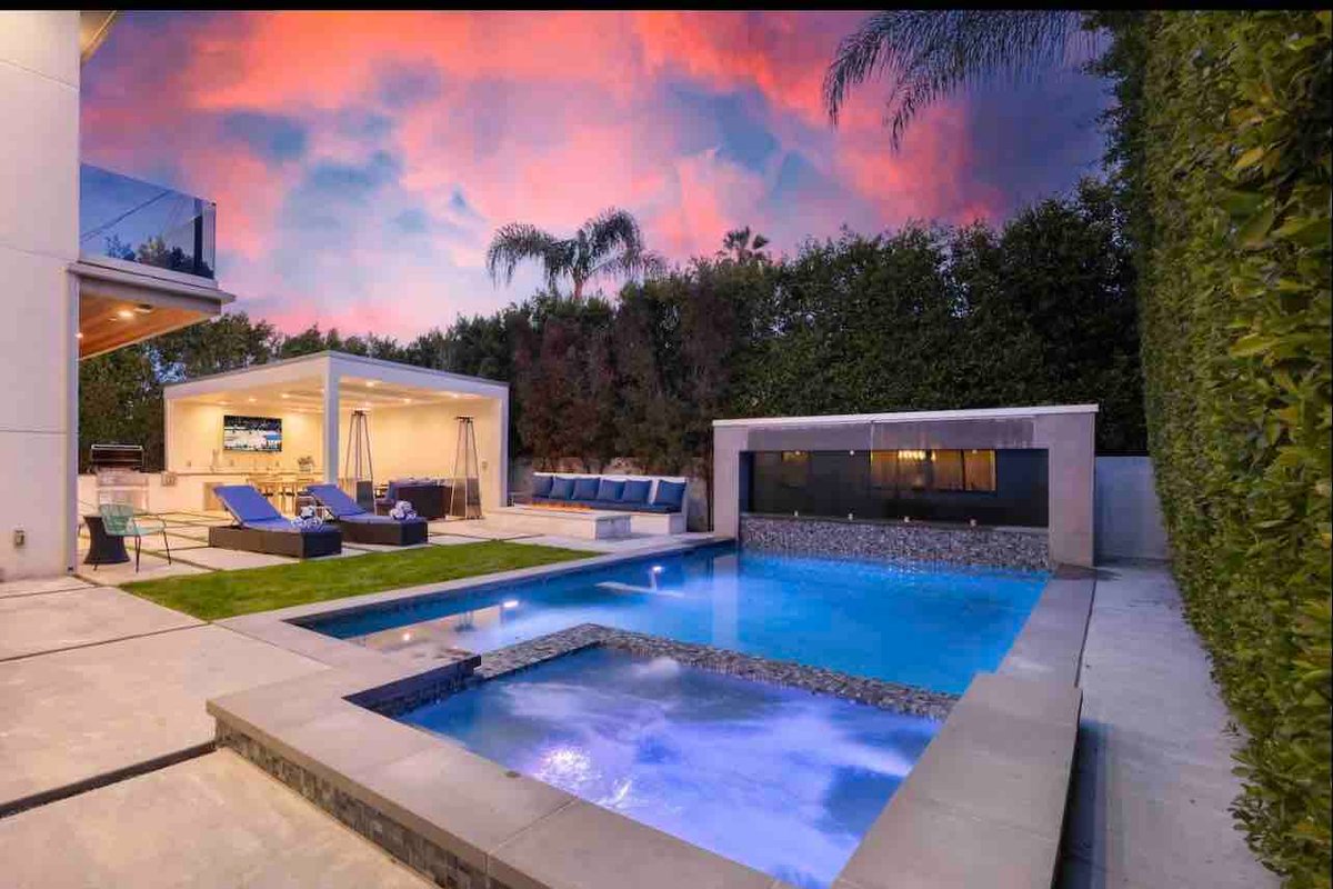 Ultra Modern Resort Style Home in Los Angeles