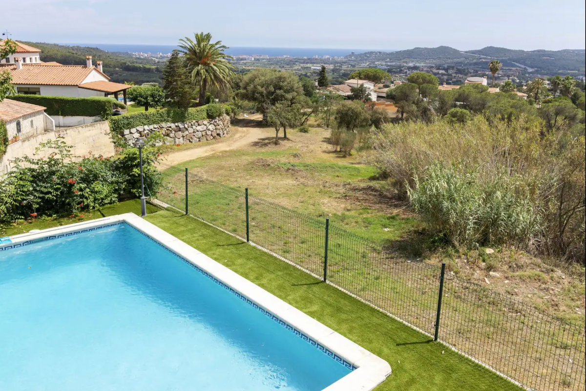 Panoramic views and pool in Villa del Alba