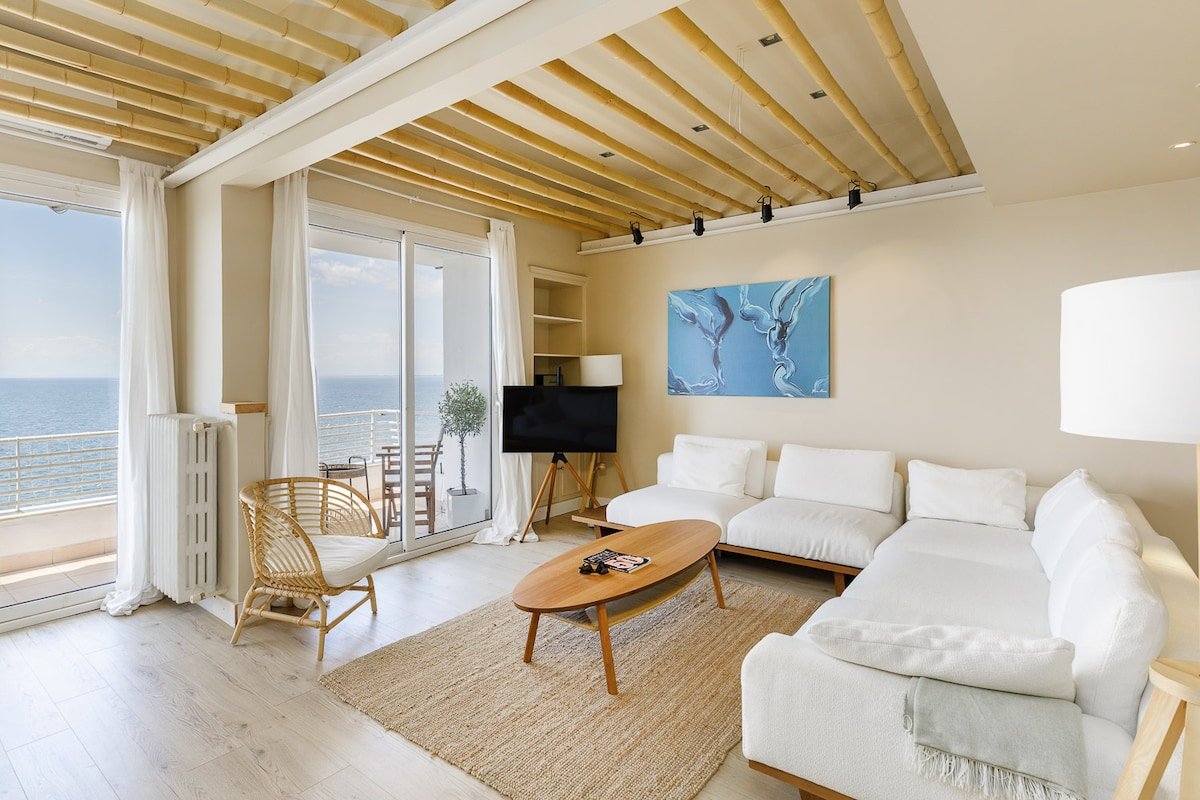 Infinity: Serene seafront apartment w/ sea view gallery image 2