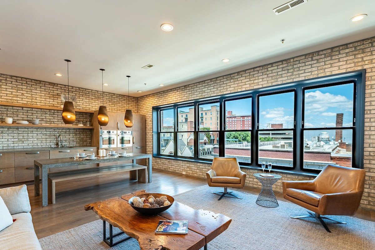 Downtown Penthouse +Biltmore Pass, Pet-Friendly gallery image 2