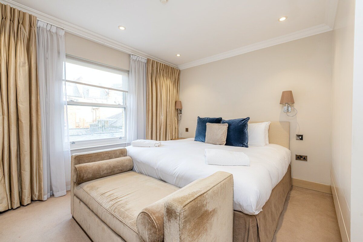 Knightsbridge Deluxe Two Bedroom Apartment gallery image 5