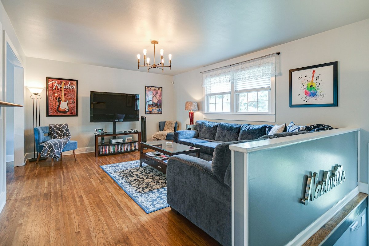 GREAT FOE LARGE GROUPS SLEEPS 12 Close to DOWNTOWN gallery image 3