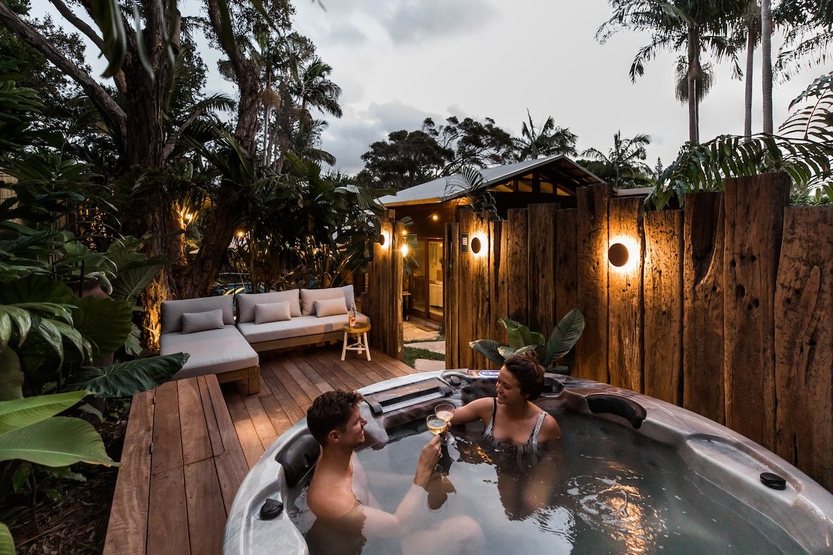 Beach Jungle: Pet-Friendly, Hot Tub, Pool & Fire gallery image 4