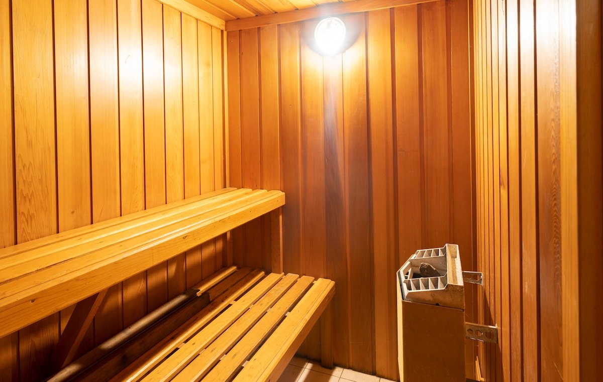 Prestigious Expansive Home with Almost Everything gallery image 5