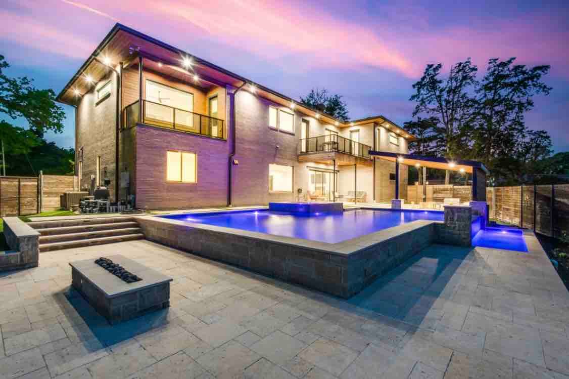 Modern escape w/ pool & hot tub gallery image 2