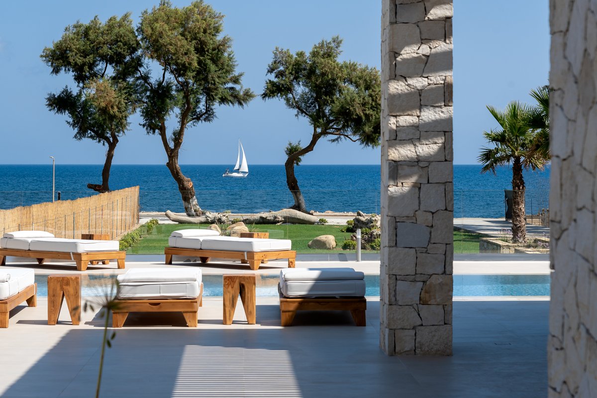 Artemis Villa, Beachfront Retreat with Heated Pool