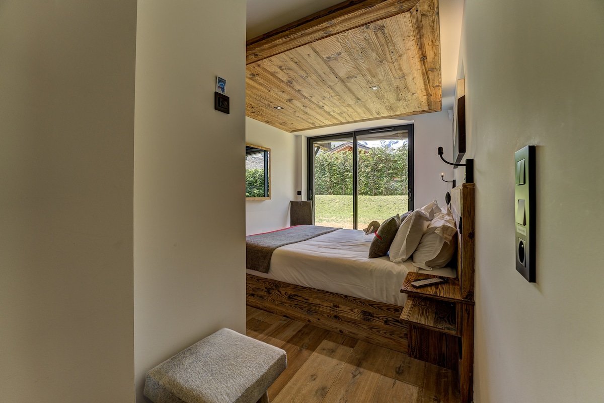 Stunning chalet incl. bkfast & cleaning services gallery image 3