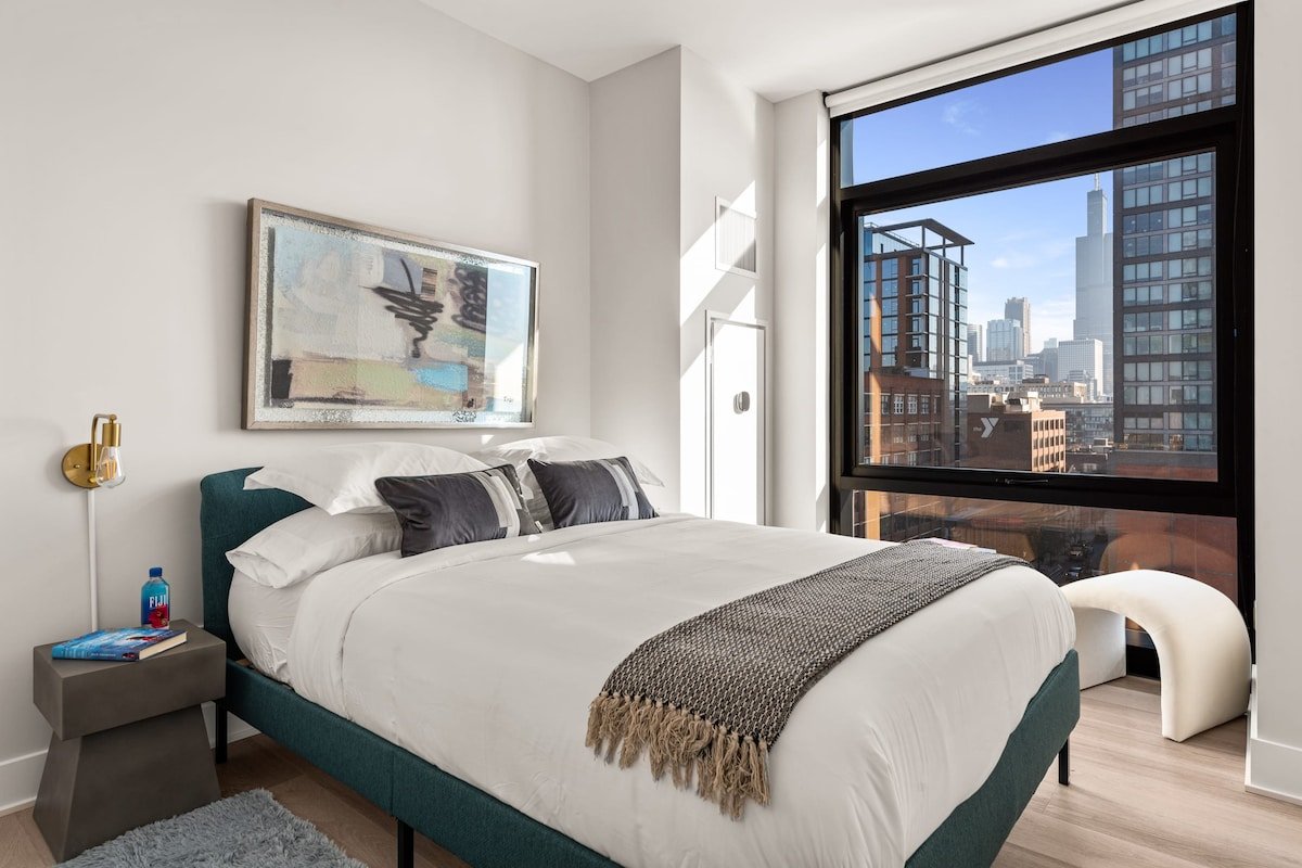 High-End 8BR Apartments in West Loop gallery image 4