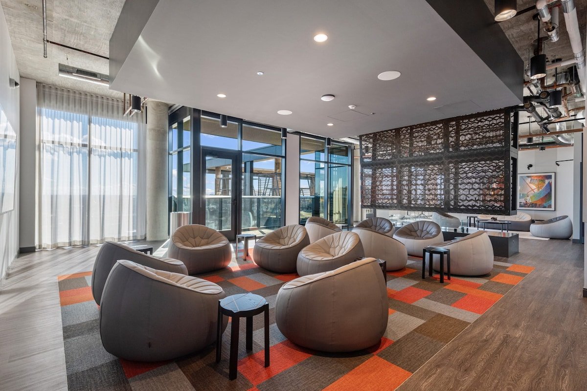 2 Designer 3BR Apts for Grp Stays + Top Amenities gallery image 5