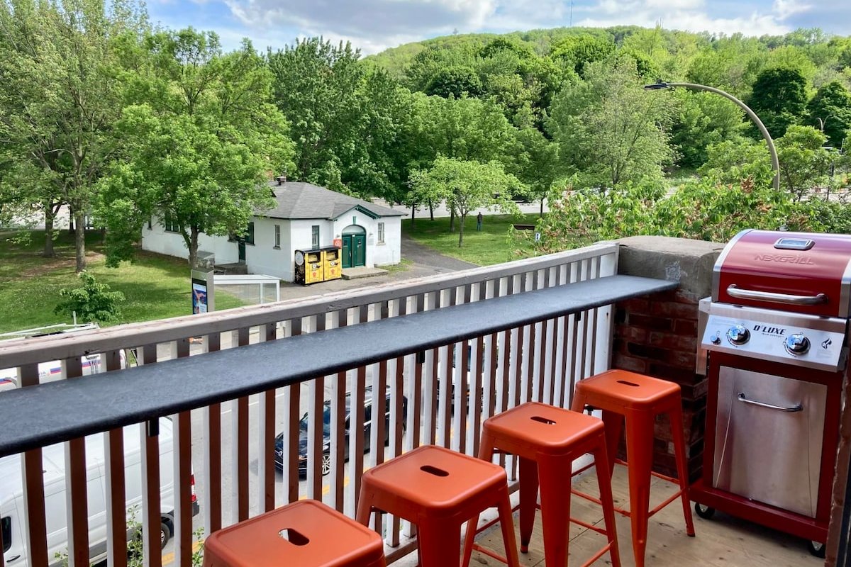 MTLVR #17 | Mount-Royal Park gem, sleeps 12 gallery image 4