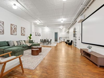 Upscale Soho Loft 2000 SF – No Party/Music