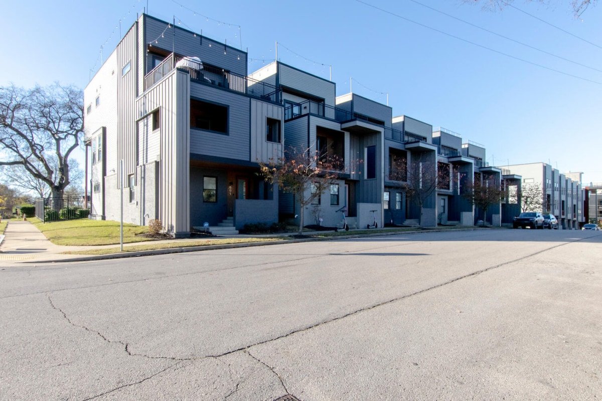 Nashville Encore | Dual Rooftops, Stage & More! gallery image 5