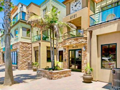 MB Contemporary 4BR/3BA Steps to Sand with Garage