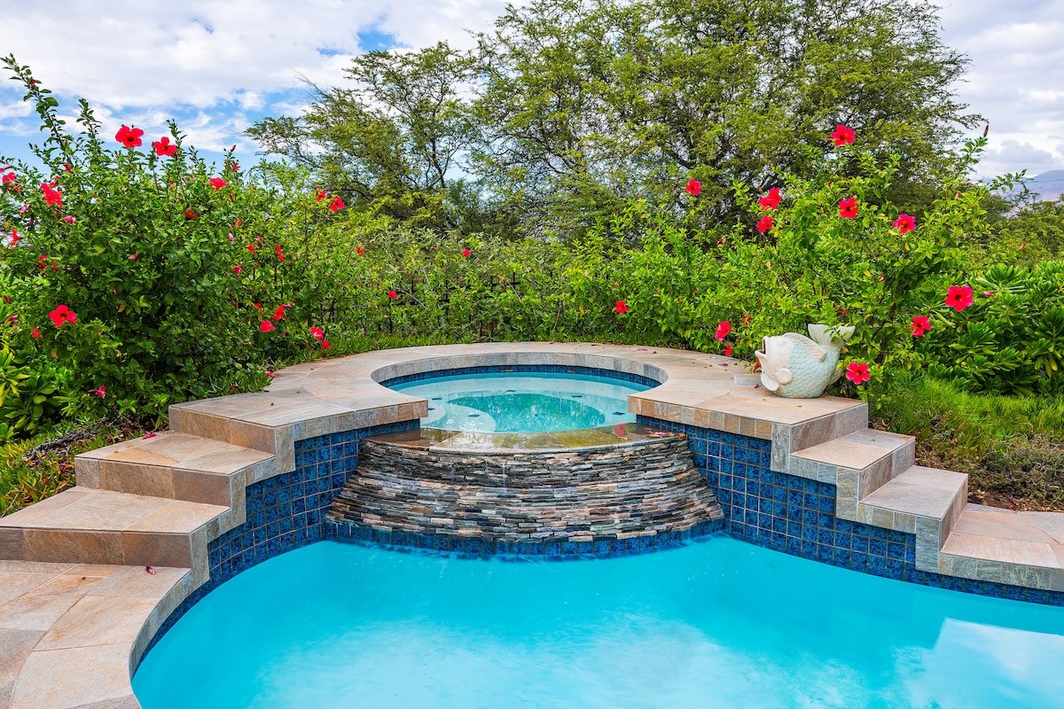 Beautiful 4 Bdrm Home at KaMilo w/pool, Sleeps 10! gallery image 4