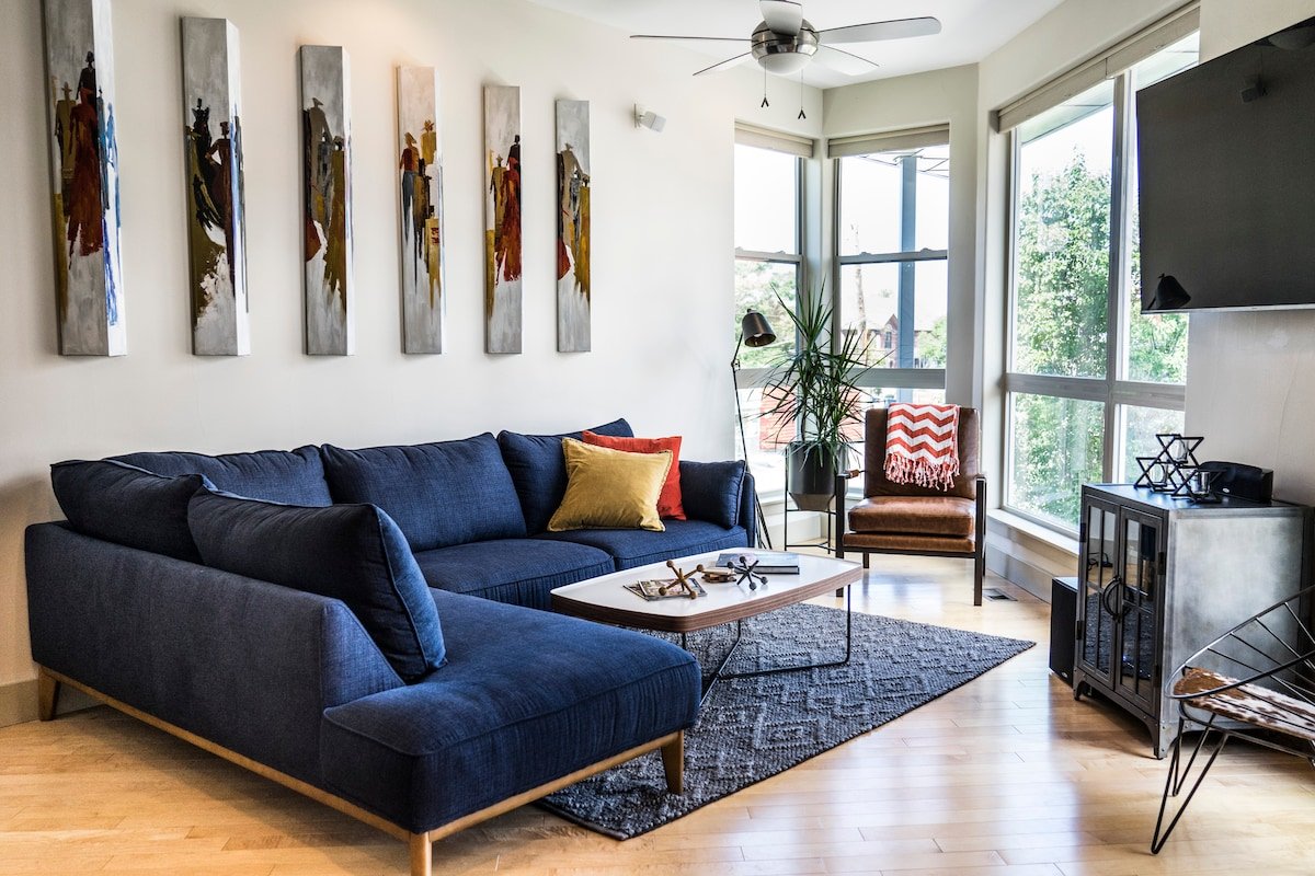 Lower Highlands 3 Level w/ Rooftop Views & Hot Tub gallery image 4