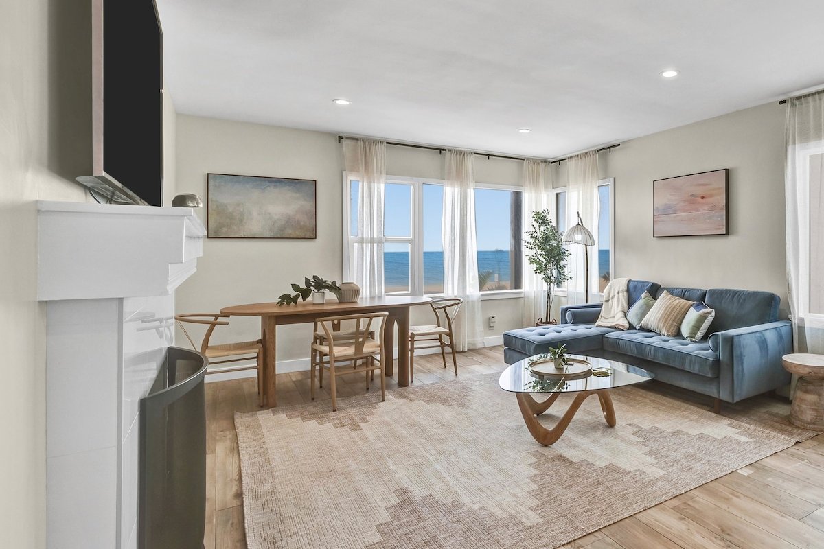 BEACH-FRONT | OCEAN VIEWS | LUXE Spacious 2-BED gallery image 2