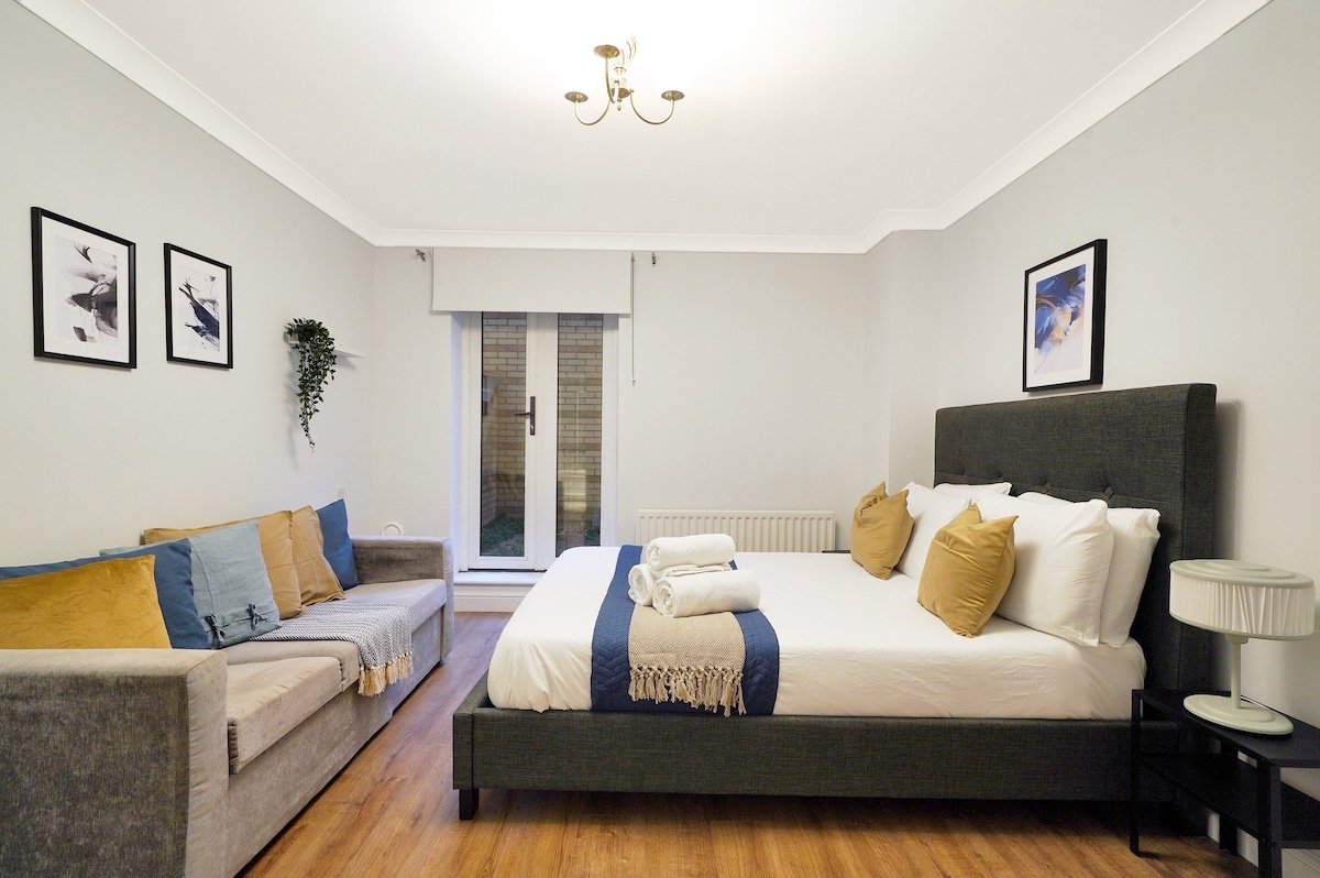 Lux 3-Bed 3-Bath Apt, Terrace, Underground Parking gallery image 5