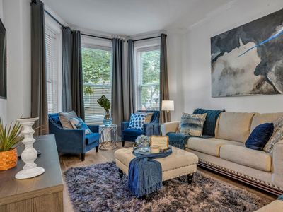 2-story condo / 3-Minute walk to Wrigley Field