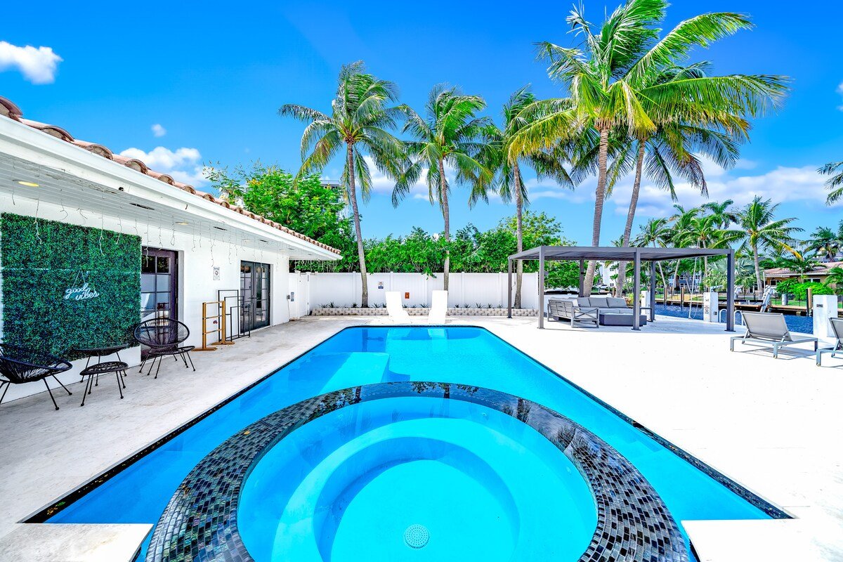 Heated Pool & Hot Tub! Waterfront+Golf Cart! gallery image 3