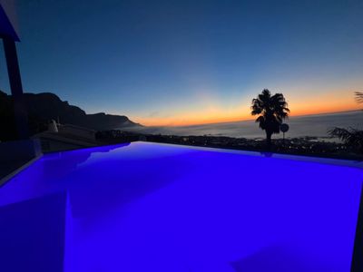 CAMPS BAY AND THE FANTASTIC BEAUTY OF CAPE TOWN