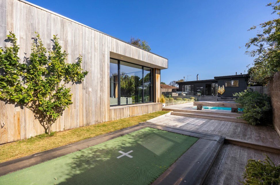 *Quay*Walk to beach Gas Heated Pool Spa Trampoline gallery image 5