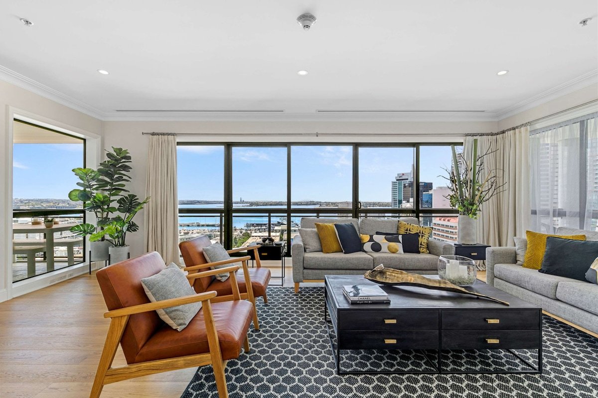 Heritage Penthouse with Rooftop Pool & Balcony