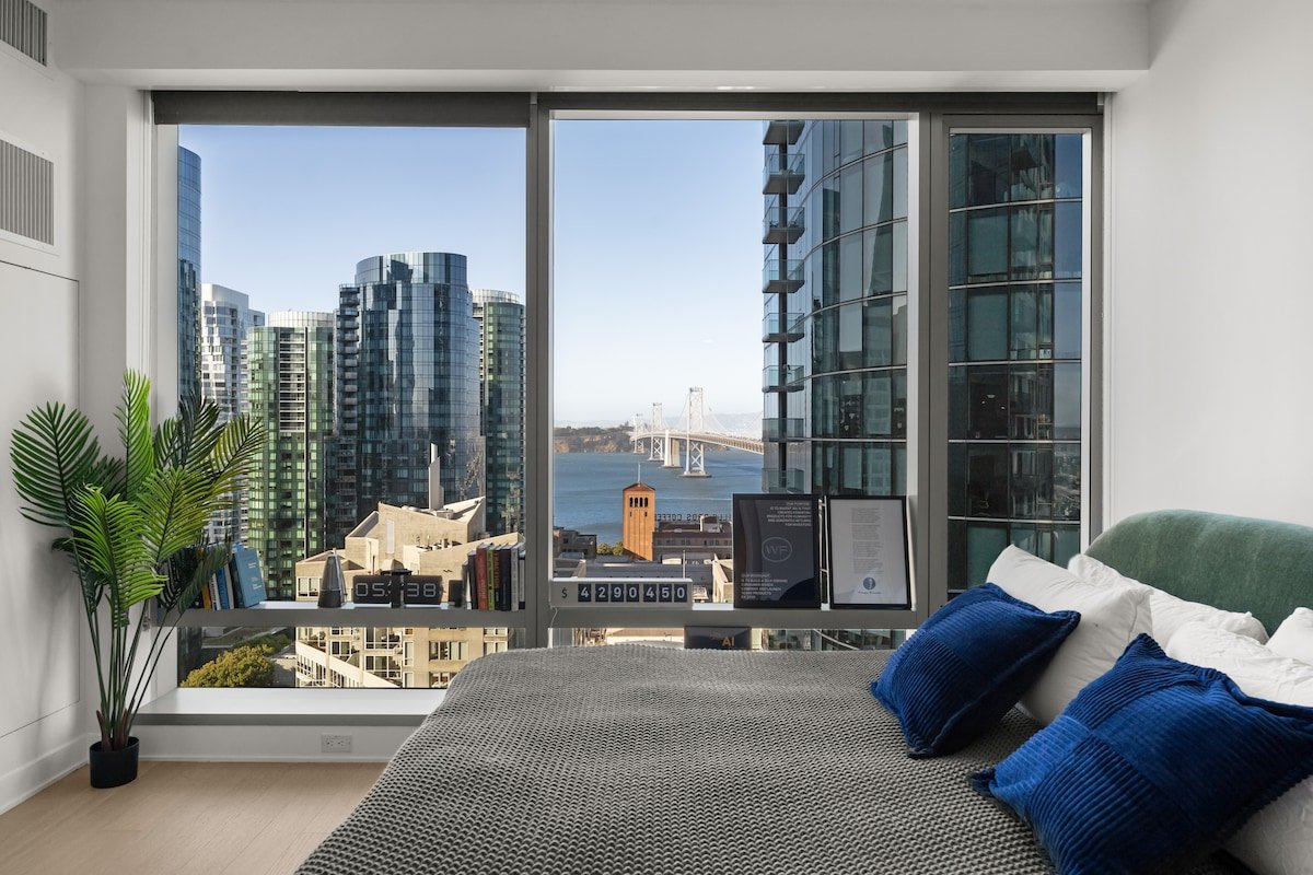 Stunning, Luxe Bay+Bridge Views gallery image 2