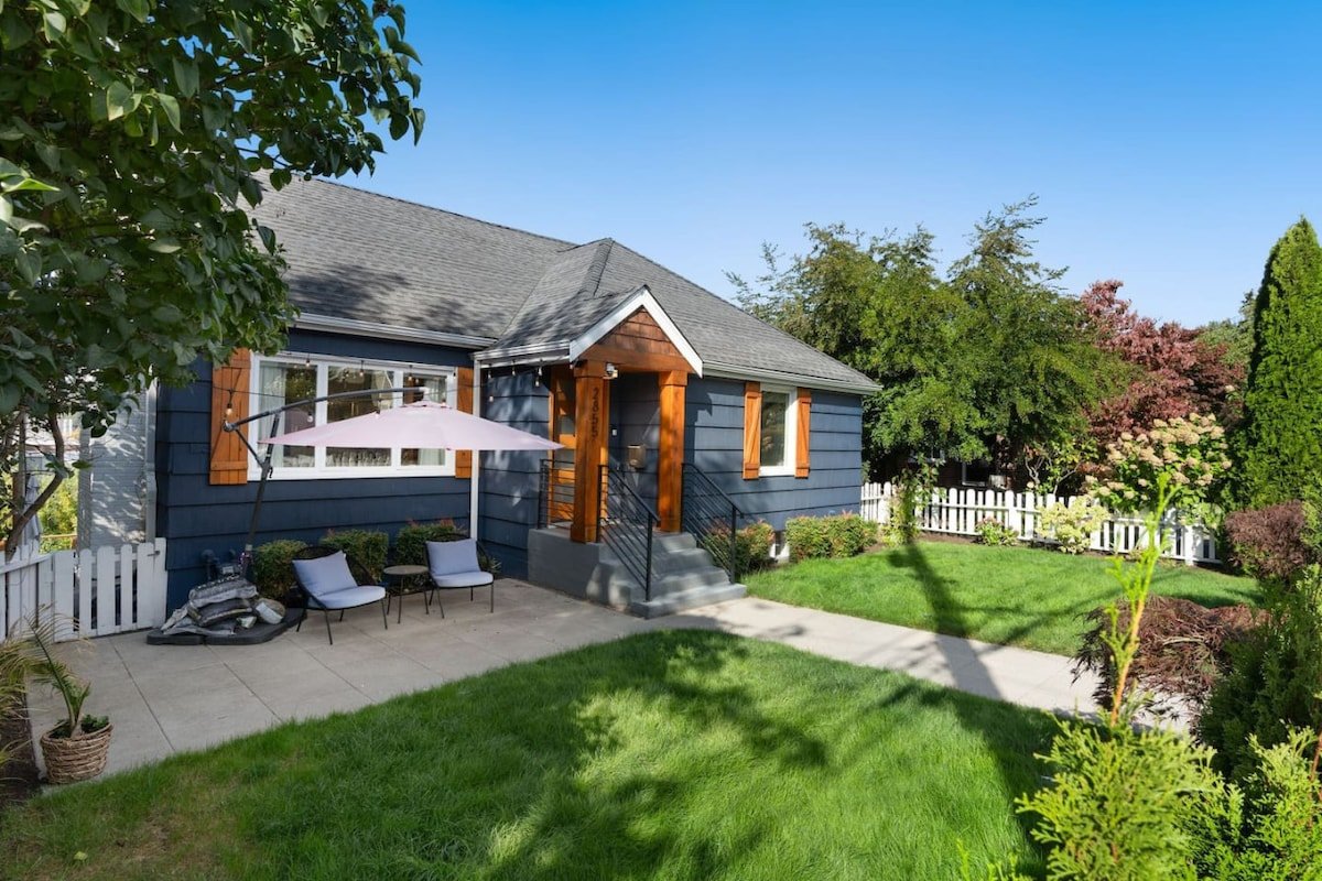 3 BR Luxury Craftsmen | Queen Anne | Family/Pet+ gallery image 3