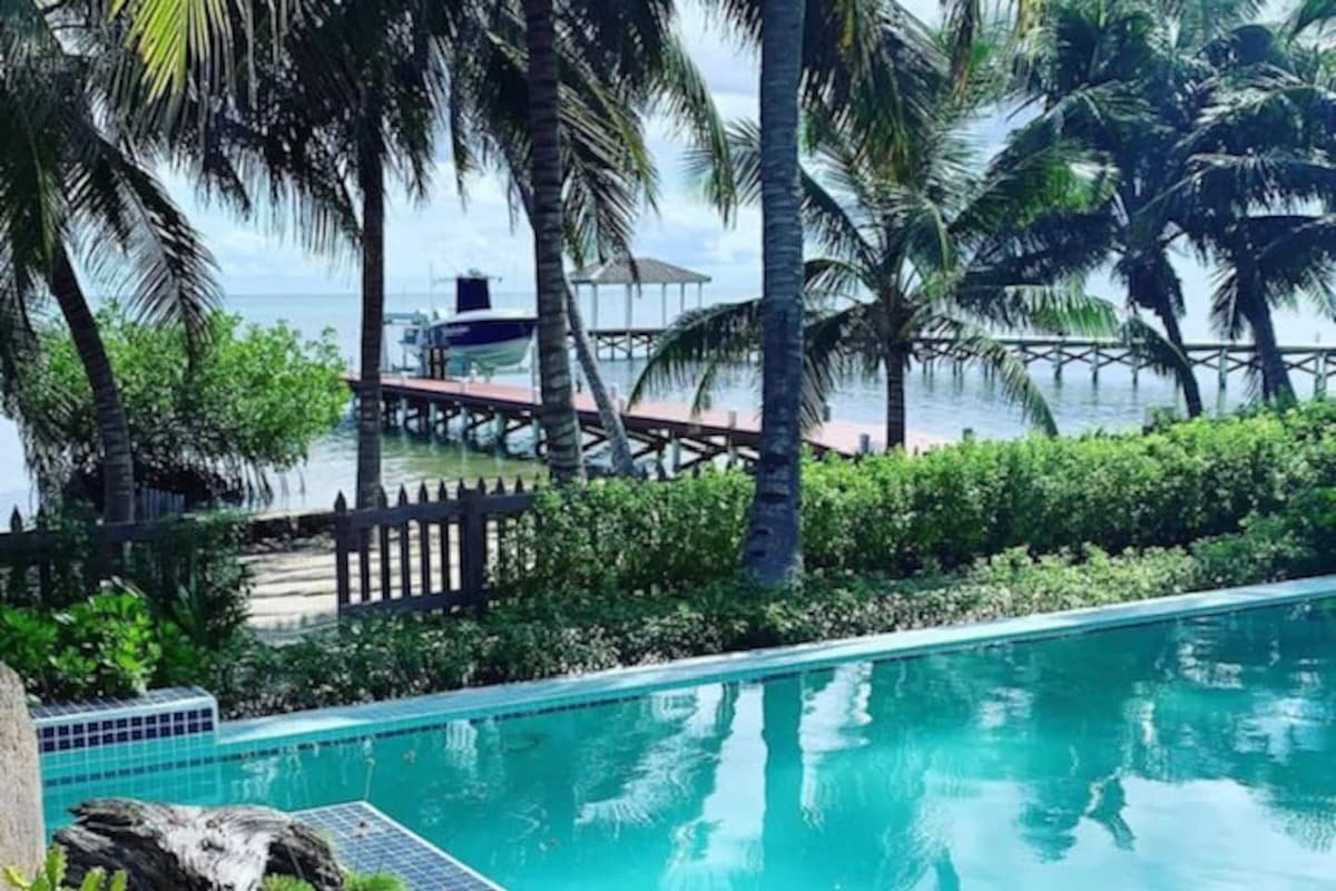 Holiday Time @ Le Reve Beach House & Casita gallery image 2