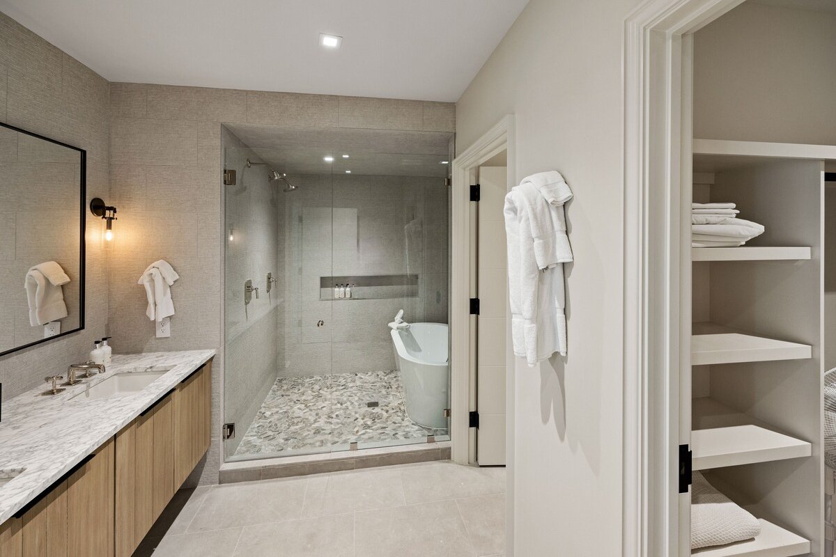 Ski Escape | Hot Tub, Views & Fireplace gallery image 5