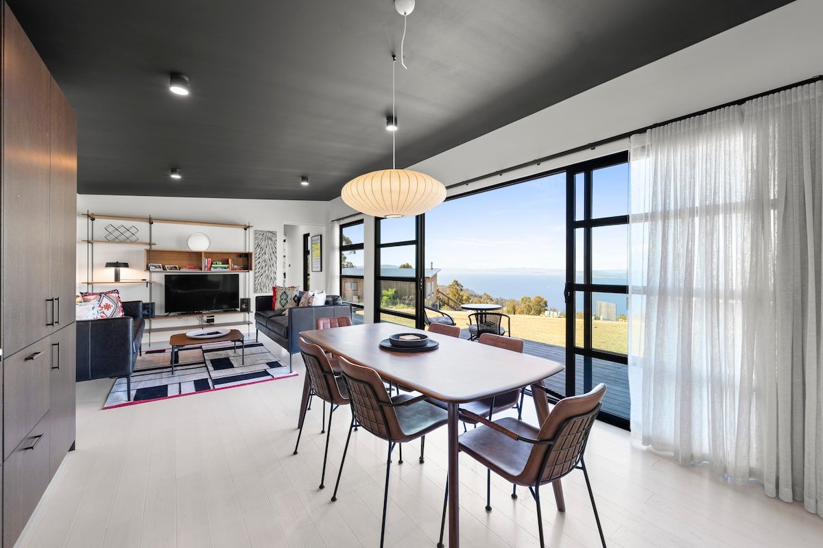 The Outlook on Mount Louis – 2 Bedrooms gallery image 5