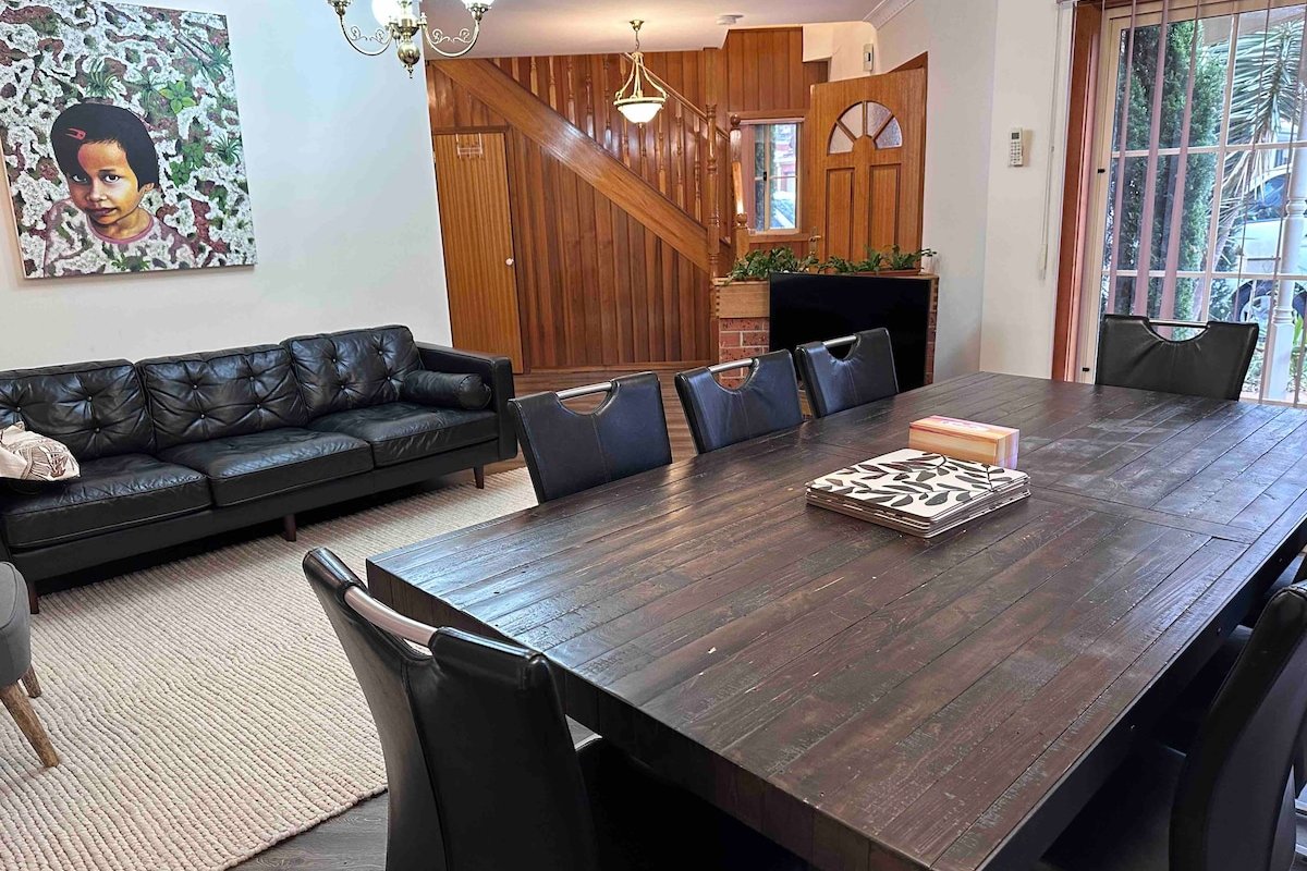 Kallara House – Awesome Movie Room! gallery image 3