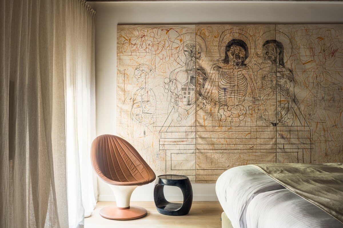 Noble Floor Art Apartment R&r gallery image 3