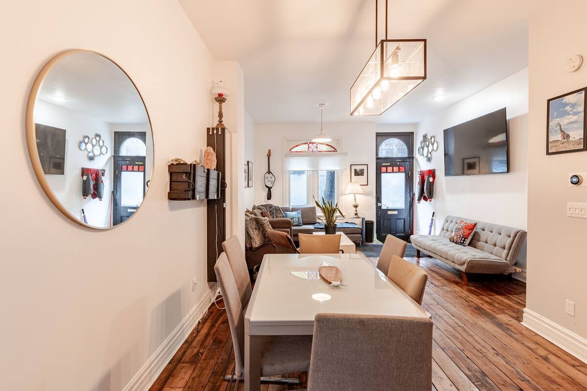 World Cup, Convention Centre, Downtown Townhouse gallery image 4