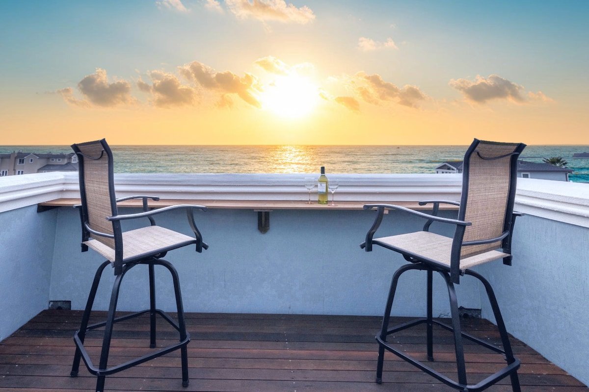 Miramar Escape! OceanView, RoofDeck & Steps2Beach gallery image 2