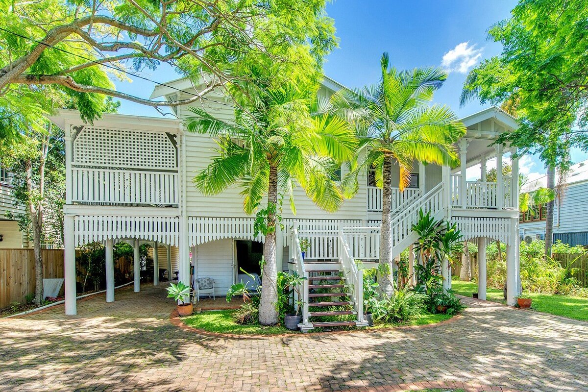 Classic Queenslander close to city cat gallery image 5