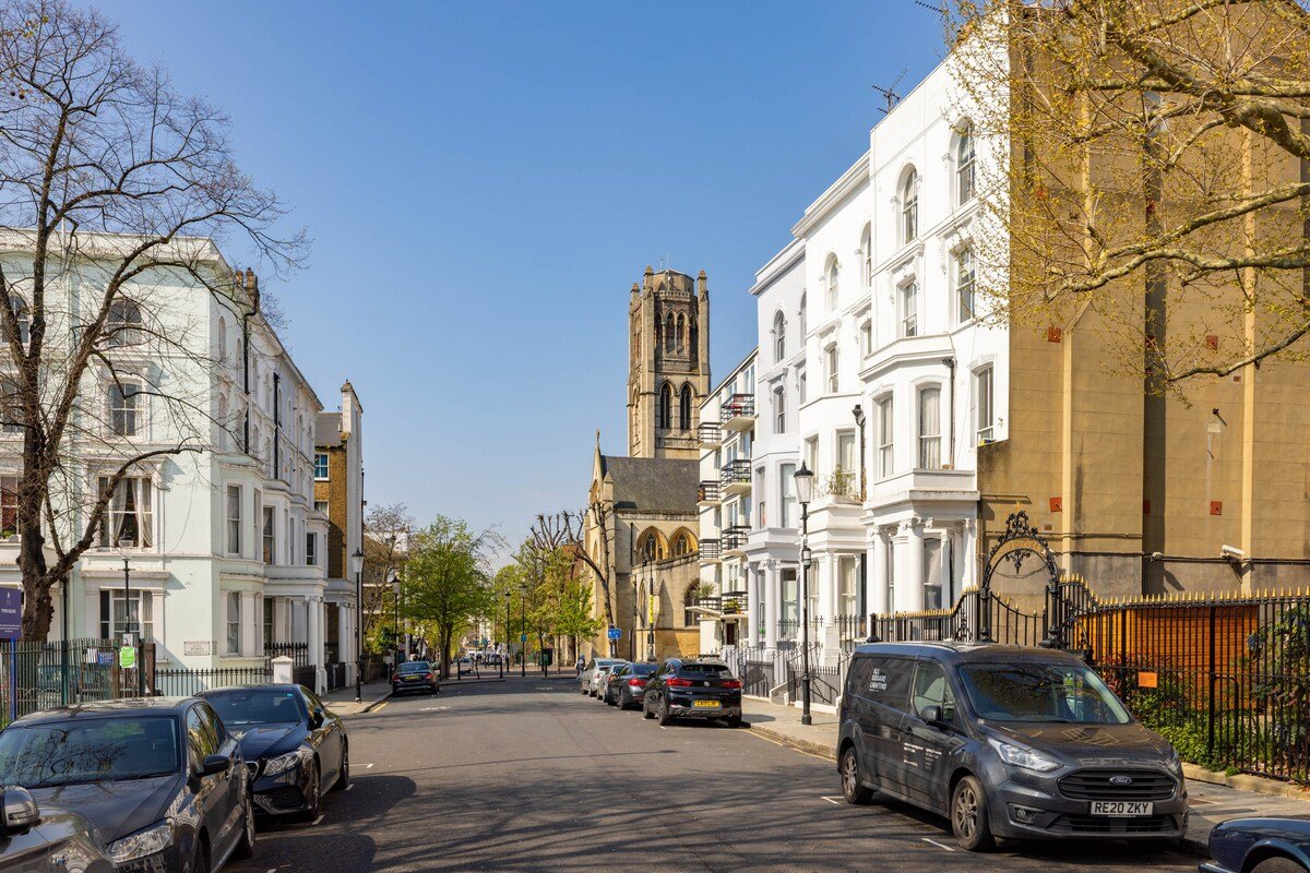 The Perfect Portobello Loft gallery image 5