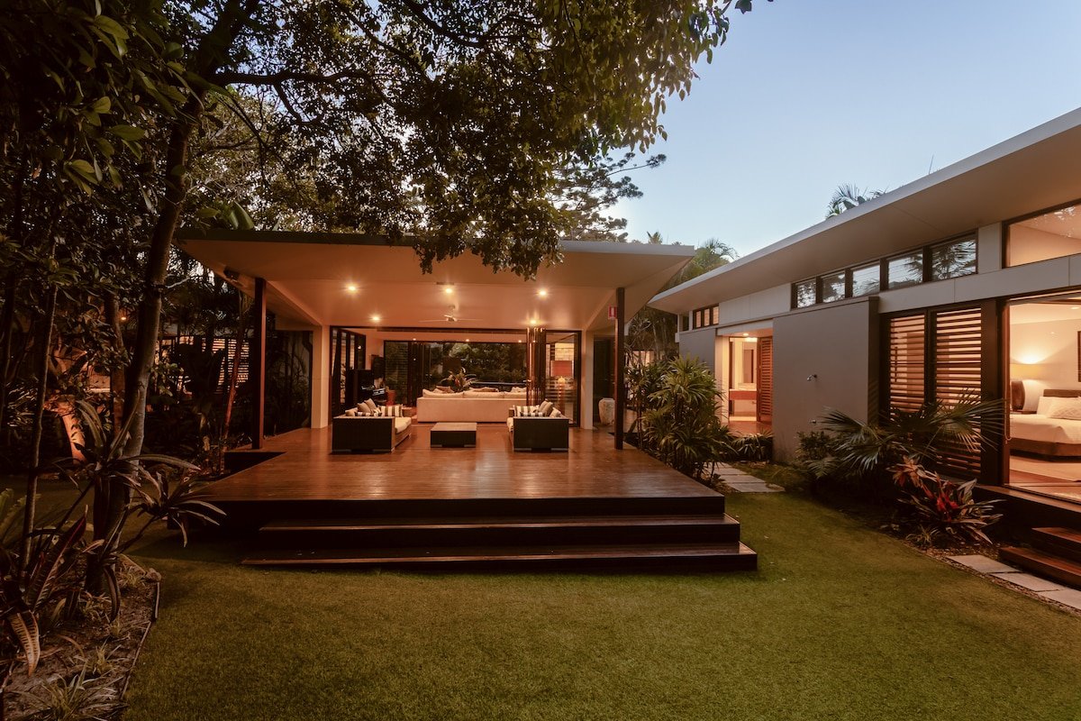 Barefoot at Broken Head gallery image 5