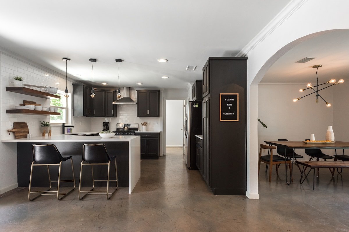 Barton Hills Butterfly Oasis with pool gallery image 5