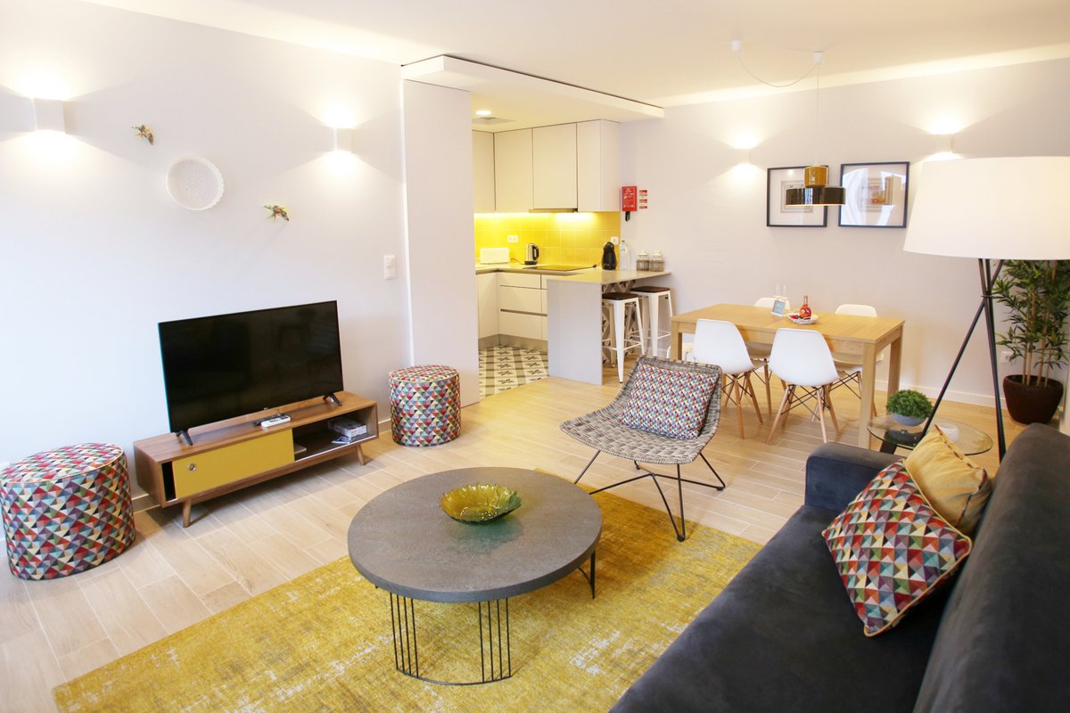 Porto Views and Wines II by Porto City Hosts