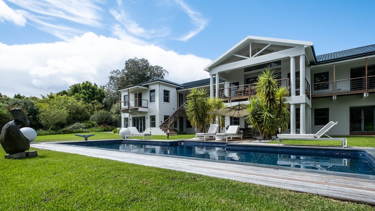 Kapito Palace, by Steadfast Collection gallery image 2