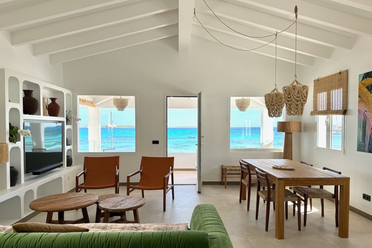 NoBeVIP – House on the beach Punta Prima gallery image 2