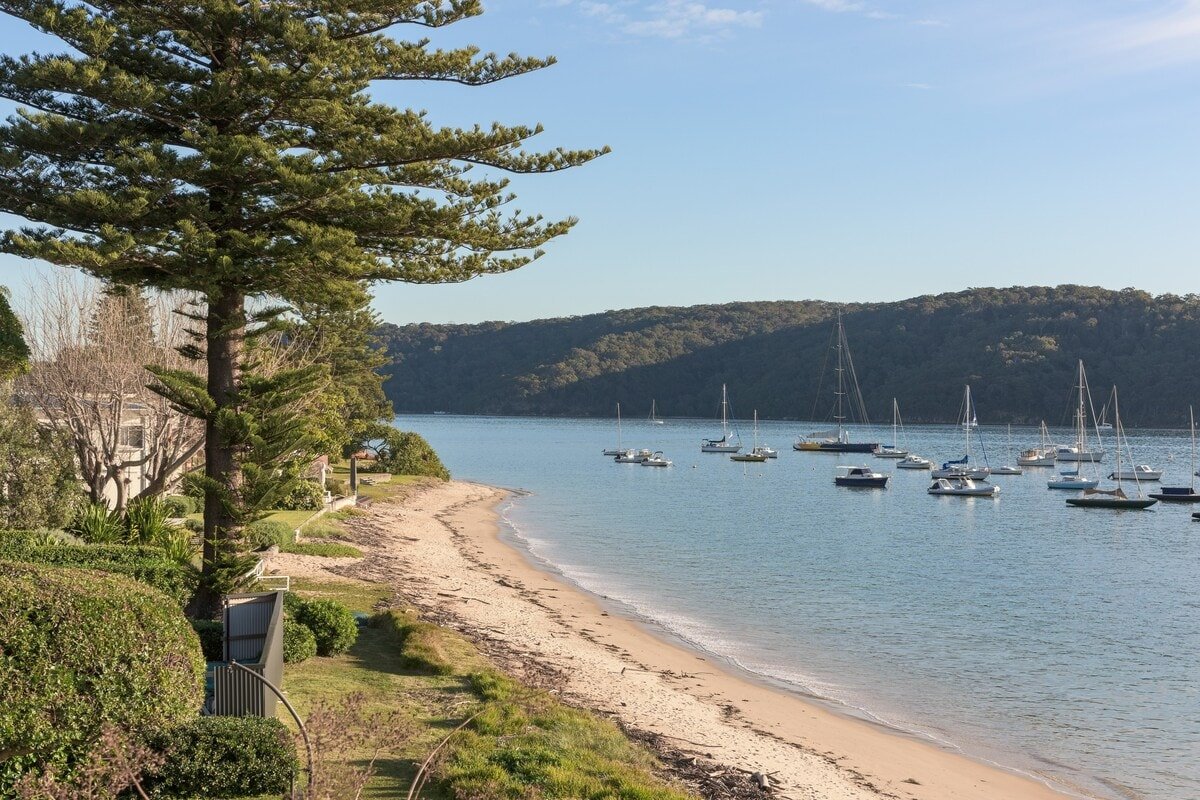 HourGlass- Absolute Beachfront gallery image 5