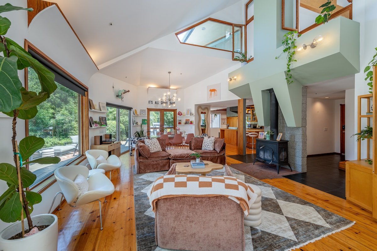 Stunning Architectural Combo: 3 Units Sleeps 13! gallery image 5