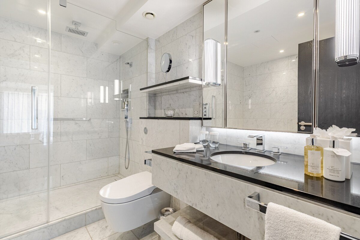 Luxury Two Bedroom Apartment gallery image 5